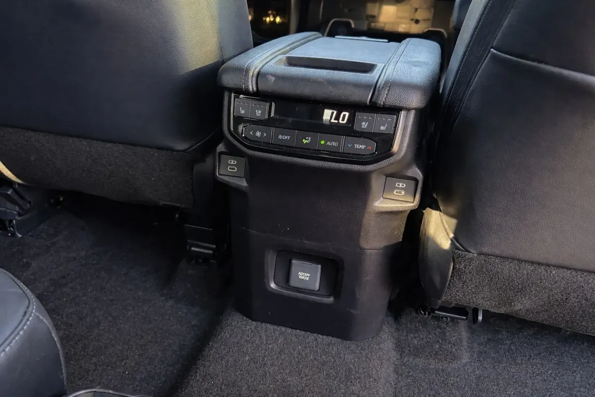 TOYOTA GRAND HIGHLANDER PLATINUM 2026 HIBRIDA