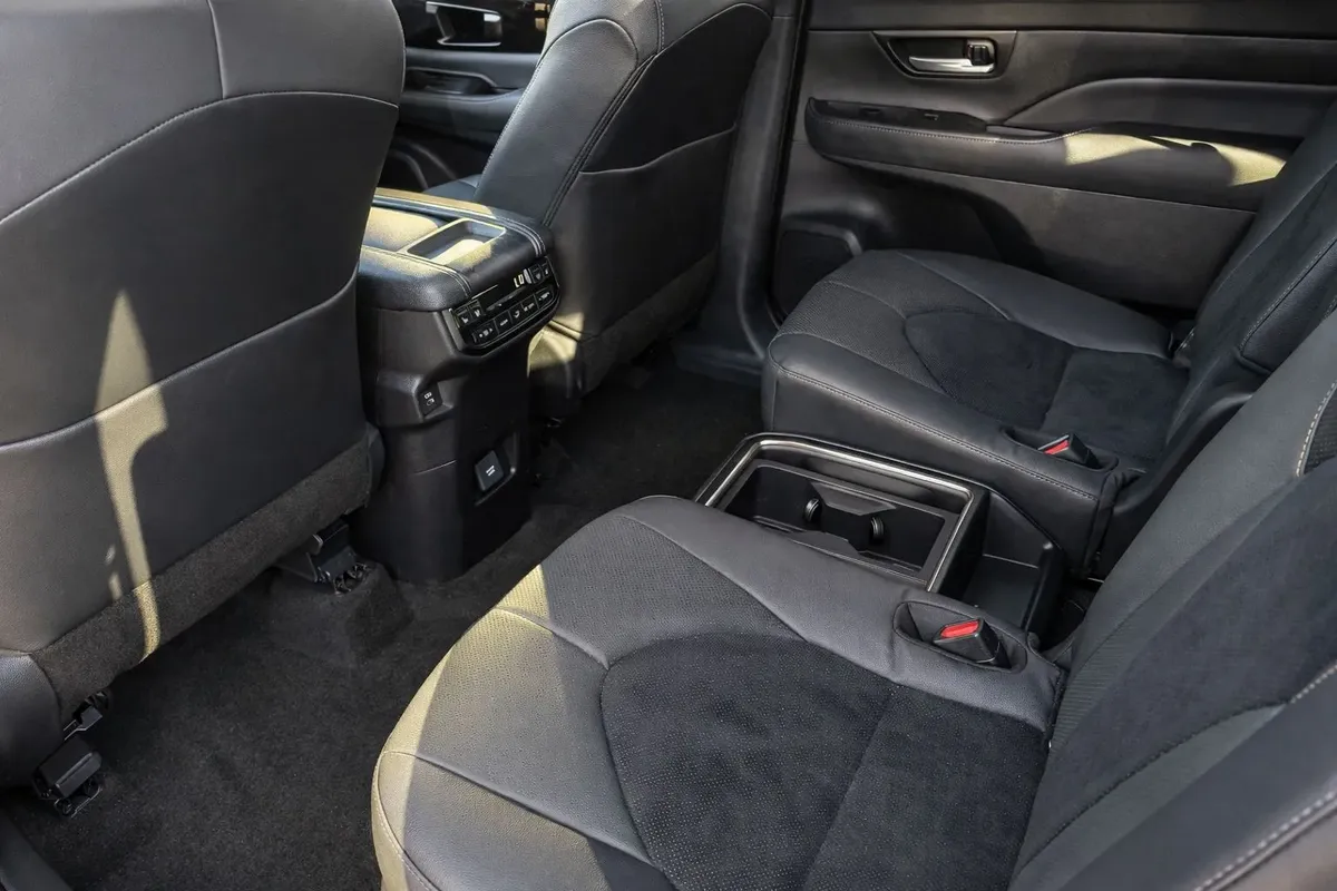 TOYOTA GRAND HIGHLANDER PLATINUM 2026 HIBRIDA